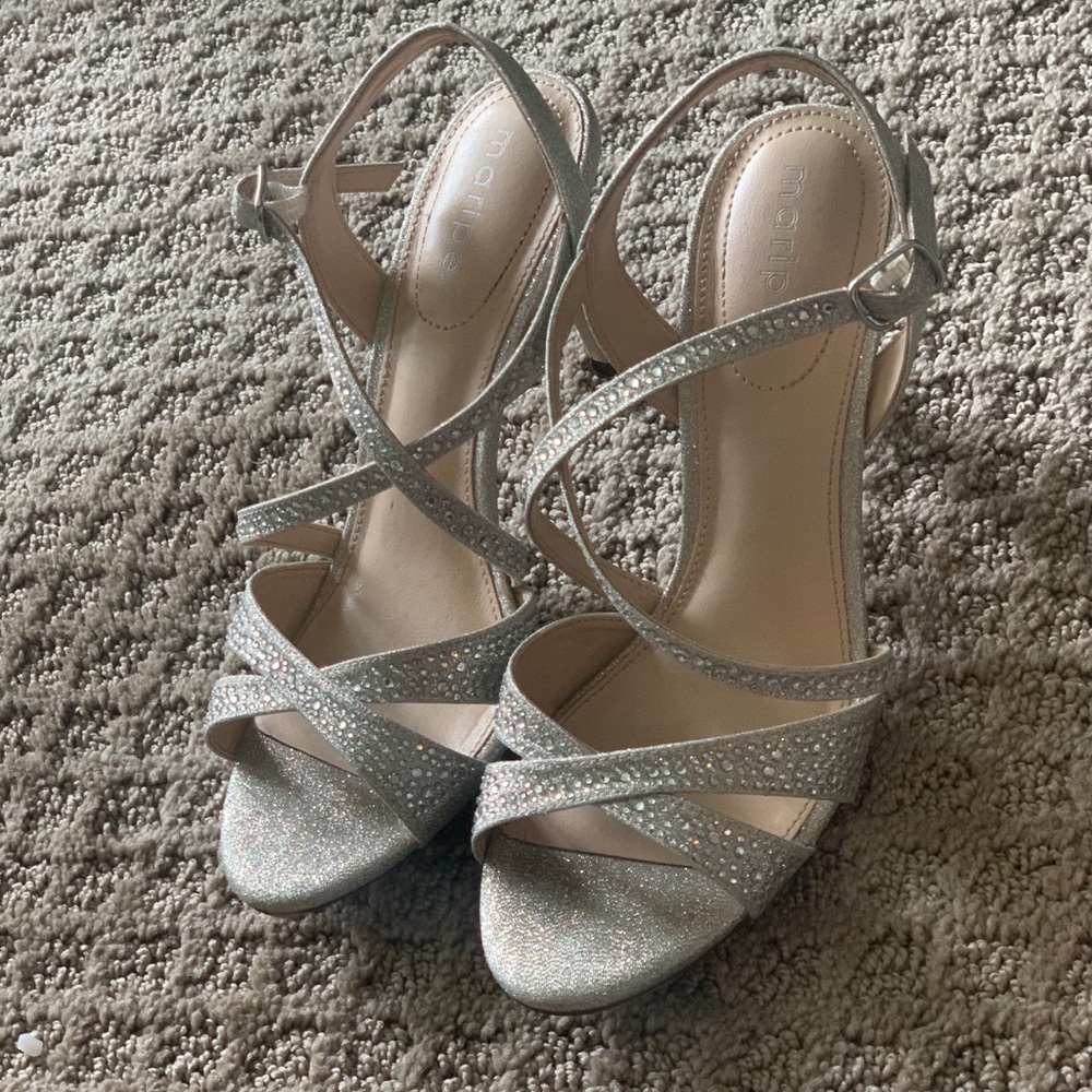 Maripé Vivian silver heels